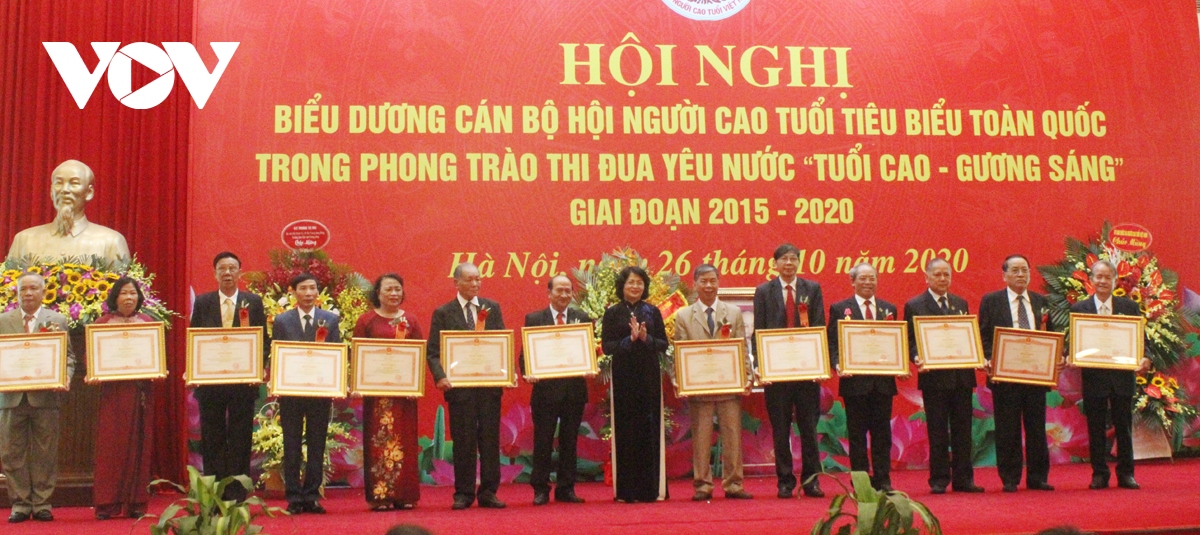 13 can bo hoi nguoi cao tuoi tieu bieu nhan bang khen cua thu tuong hinh anh 1