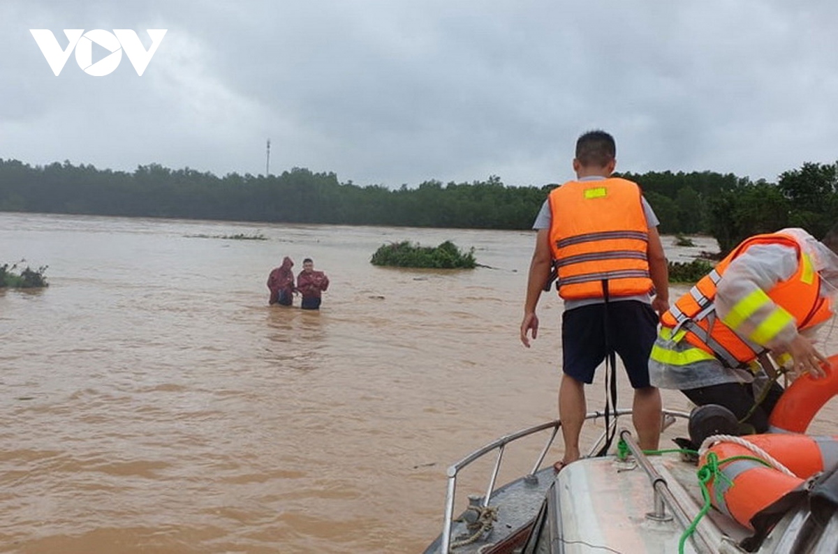 lai xuat hien mua lon gay ngap lut dien rong o quang tri hinh anh 3