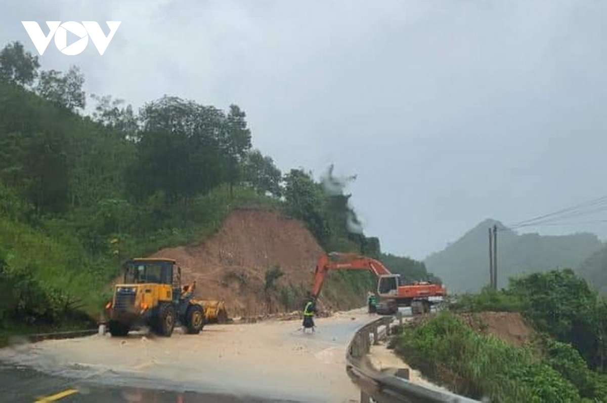 quang tri khan truong khac phuc hau qua mua lu, chu dong ung pho voi bao so 8 hinh anh 4