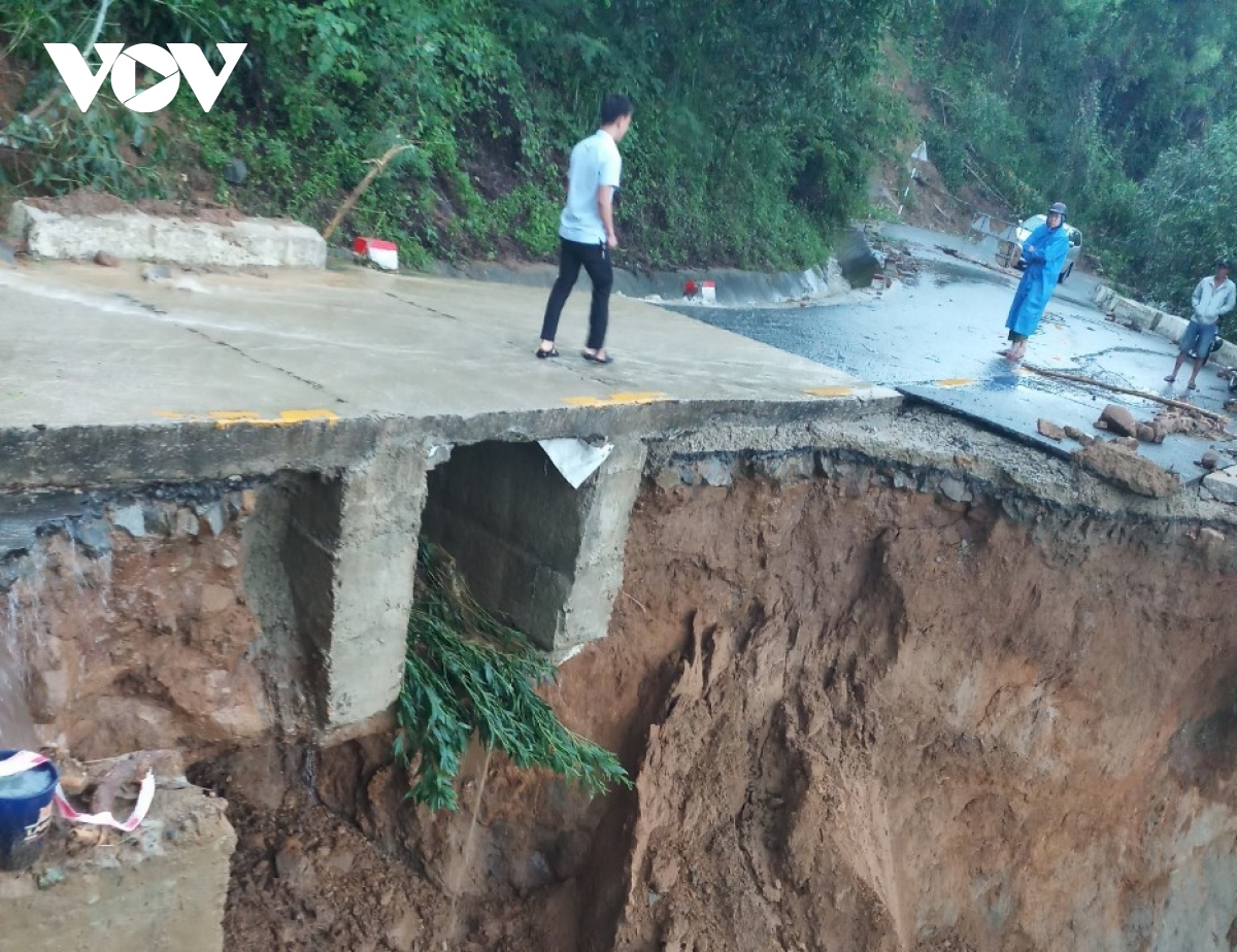 sat lo nghiem trong tai deo le, giao thong ach tac hinh anh 1