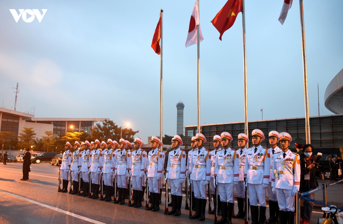 hinh anh thu tuong suga yoshihide va doan cap cao nhat ban den noi bai hinh anh 3