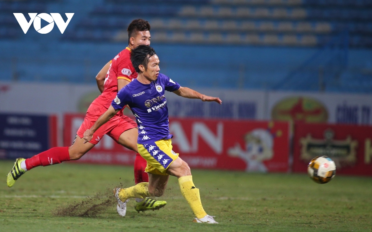 quang hai ghi sieu pham, ha noi fc len ngoi dau v-league 2020 hinh anh 9