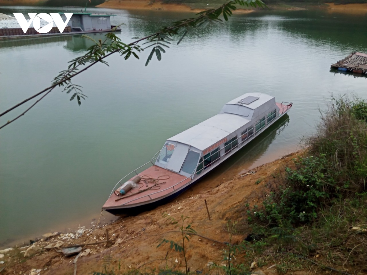 người dân sơn la, yên bái gửi bánh chưng, xuồng máy cứu trợ đồng bào miền trung hình ảnh 3 nguoi dan son la, yen bai gui banh chung, xuong may cuu tro dong bao mien trung hinh anh 3