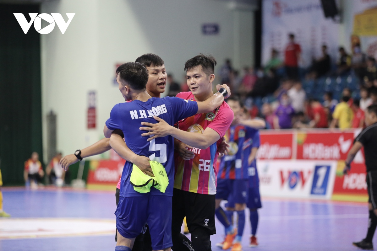 futsal hdbank vDqg 2020 may man mim cuoi, kardiachain sai gon doi no sahako hinh anh 1