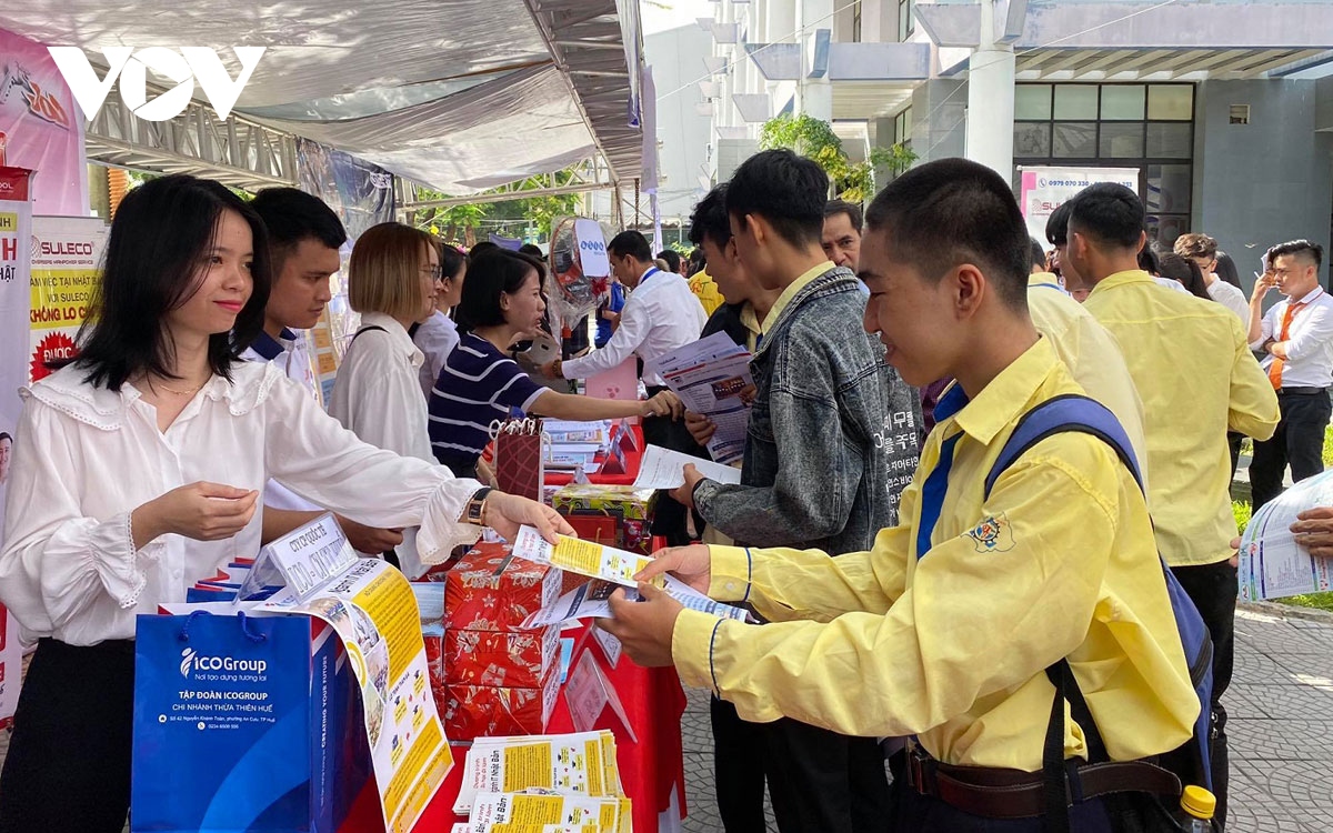 thừa thiên huế tổ chức ngày hội tuyển sinh, tuyển dụng nhân lực hình ảnh 2 thua thien hue to chuc ngay hoi tuyen sinh, tuyen dung nhan luc hinh anh 2