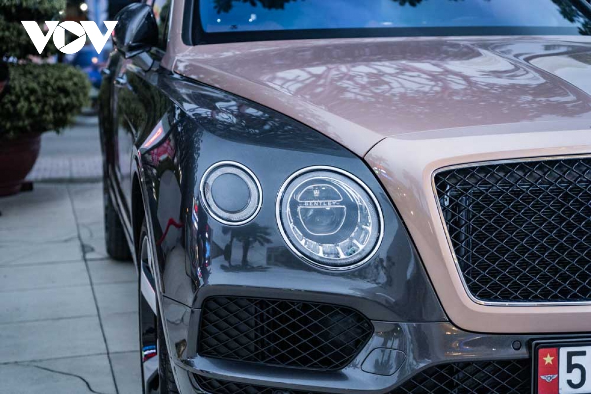 can canh bentley bentayga v8 phien ban ky niem 100 nam gia gan 20 ty dong tai sai gon hinh anh 4