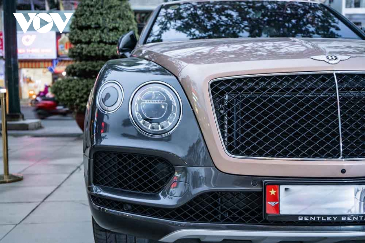 can canh bentley bentayga v8 phien ban ky niem 100 nam gia gan 20 ty dong tai sai gon hinh anh 5