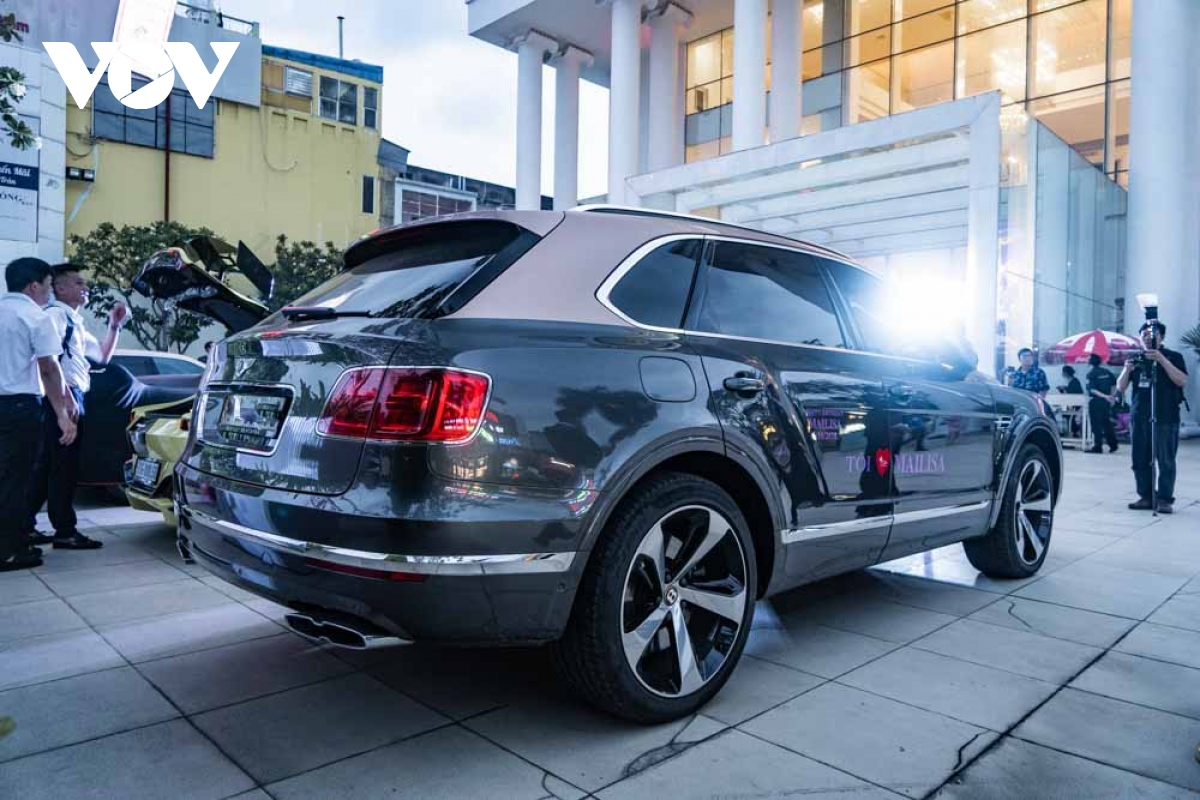 can canh bentley bentayga v8 phien ban ky niem 100 nam gia gan 20 ty dong tai sai gon hinh anh 13