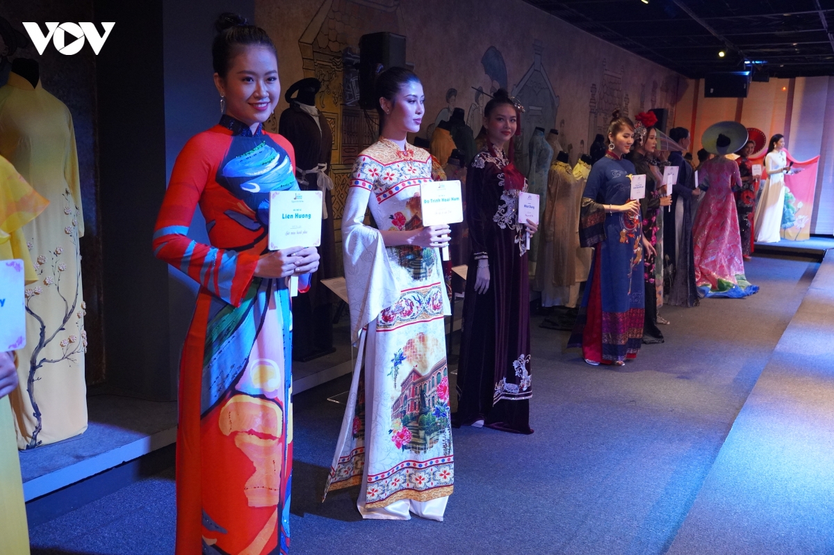 tp.hcm quang ba hinh anh qua le hoi Ao dai lan thu 7 hinh anh 3