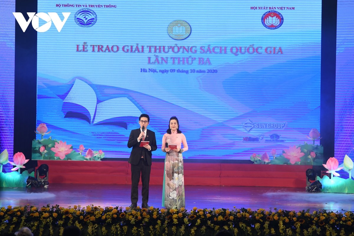 toan canh le trao giai thuong sach quoc gia lan thu ba - 2020 hinh anh 1