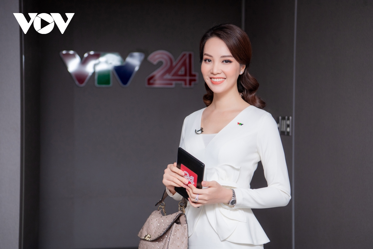 Á hậu thụy vân lên sóng đập tan tin đồn nghỉ việc ở vtv hình ảnh 13 A hau thuy van len song dap tan tin don nghi viec o vtv hinh anh 13