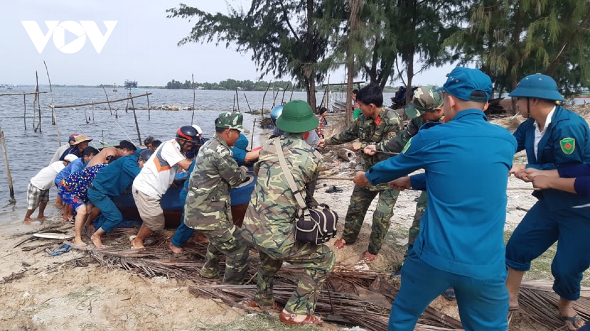 Anh nguoi dan mien trung khan truong so tan tranh bao so 9 hinh anh 6