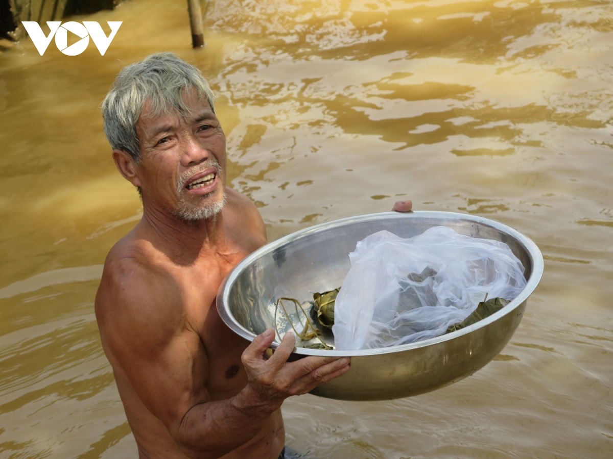 cứu trợ khẩn cấp vùng bị lũ chia cắt ở quảng bình hình ảnh 8 cuu tro khan cap vung bi lu chia cat o quang binh hinh anh 8