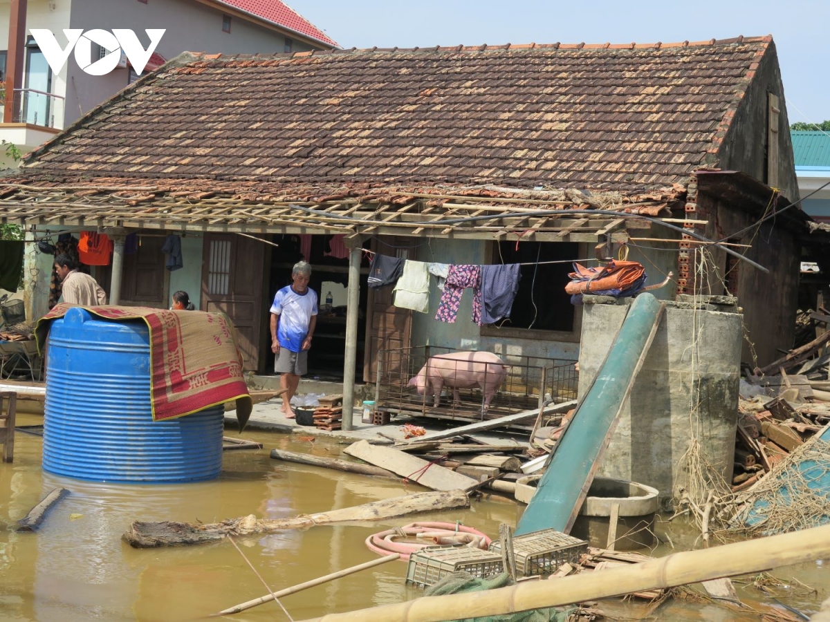 cứu trợ khẩn cấp vùng bị lũ chia cắt ở quảng bình hình ảnh 10 cuu tro khan cap vung bi lu chia cat o quang binh hinh anh 10