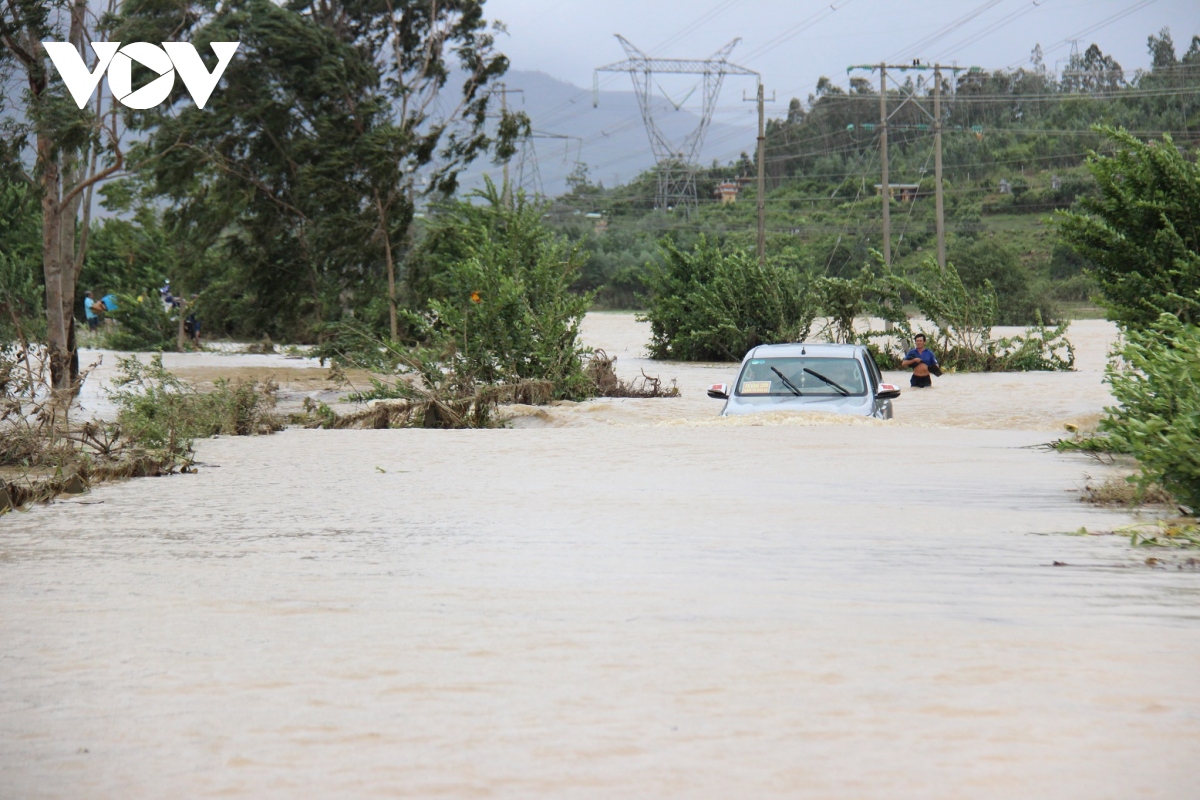 so nguoi chet do mua lu da tang len 64 nguoi, con 5 nguoi dang mat tich hinh anh 1