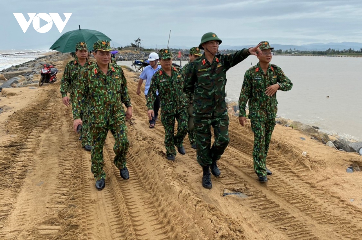 Phú Yên chuẩn bị trực thăng, xe bọc thép sẵn sàng ứng phó với bão số 9