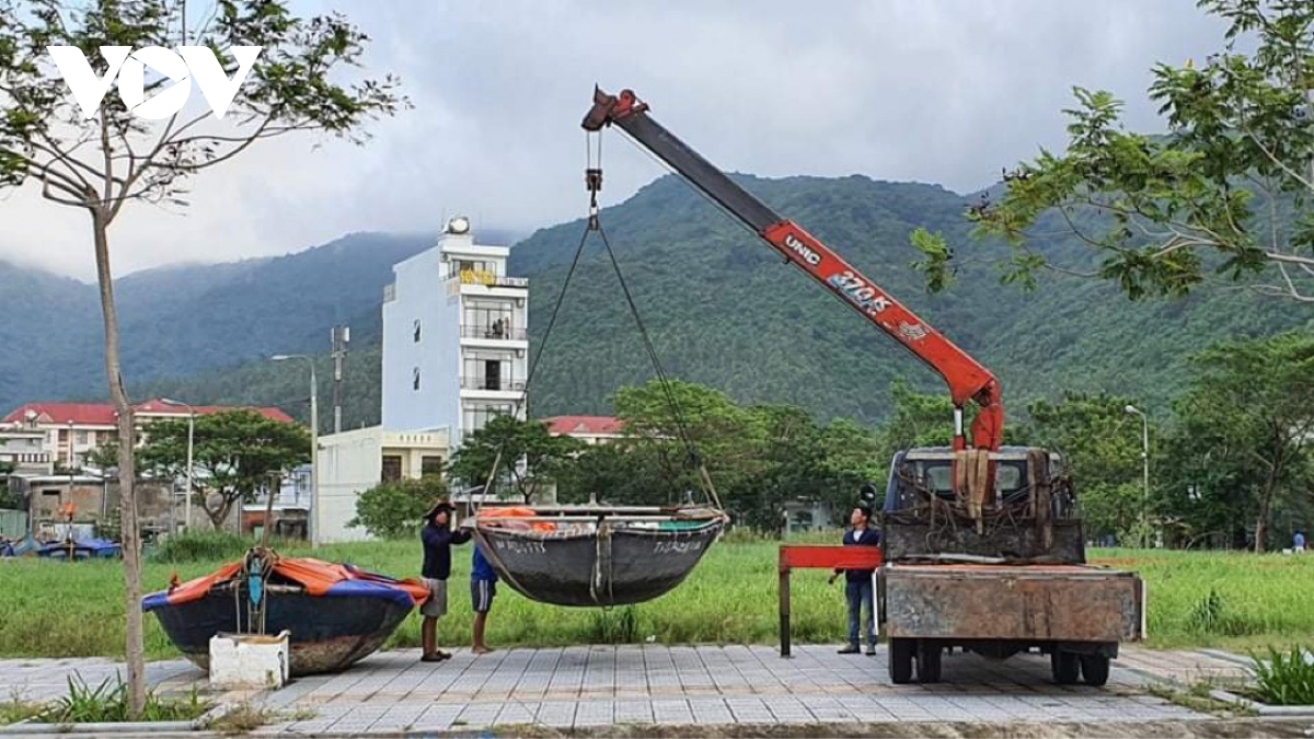 Anh tau thuyen neo dau ngay ngan tranh bao so 9 tai au thuyen tho quang hinh anh 10