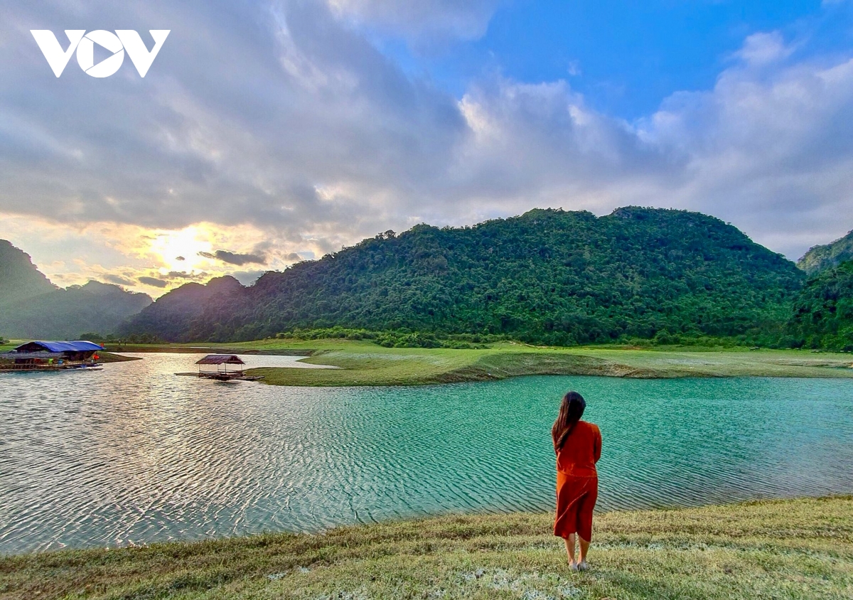 Khám phá thảo nguyên xanh Hữu Liên bình yên, đẹp lạ ngay gần Hà Nội