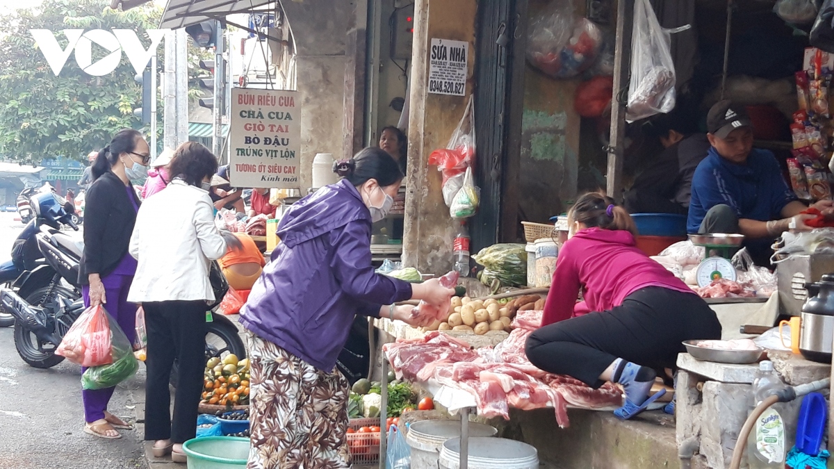 ha noi bat buoc deo khau trang noi cong cong nguoi dan dang chap hanh tot hinh anh 7