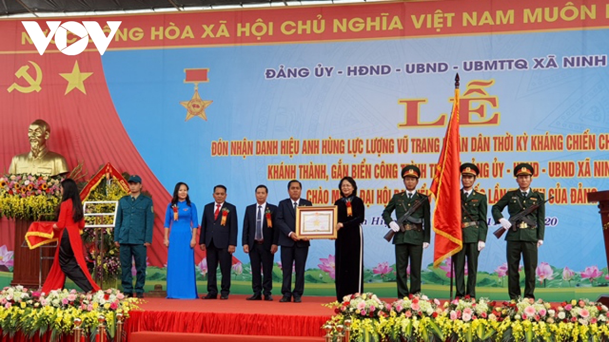 phó chủ tịch nước dự lễ đón nhận danh hiệu anh hùng lực lượng vũ trang xã ninh hiệp hình ảnh 1 pho chu tich nuoc du le don nhan danh hieu anh hung luc luong vu trang xa ninh hiep hinh anh 1