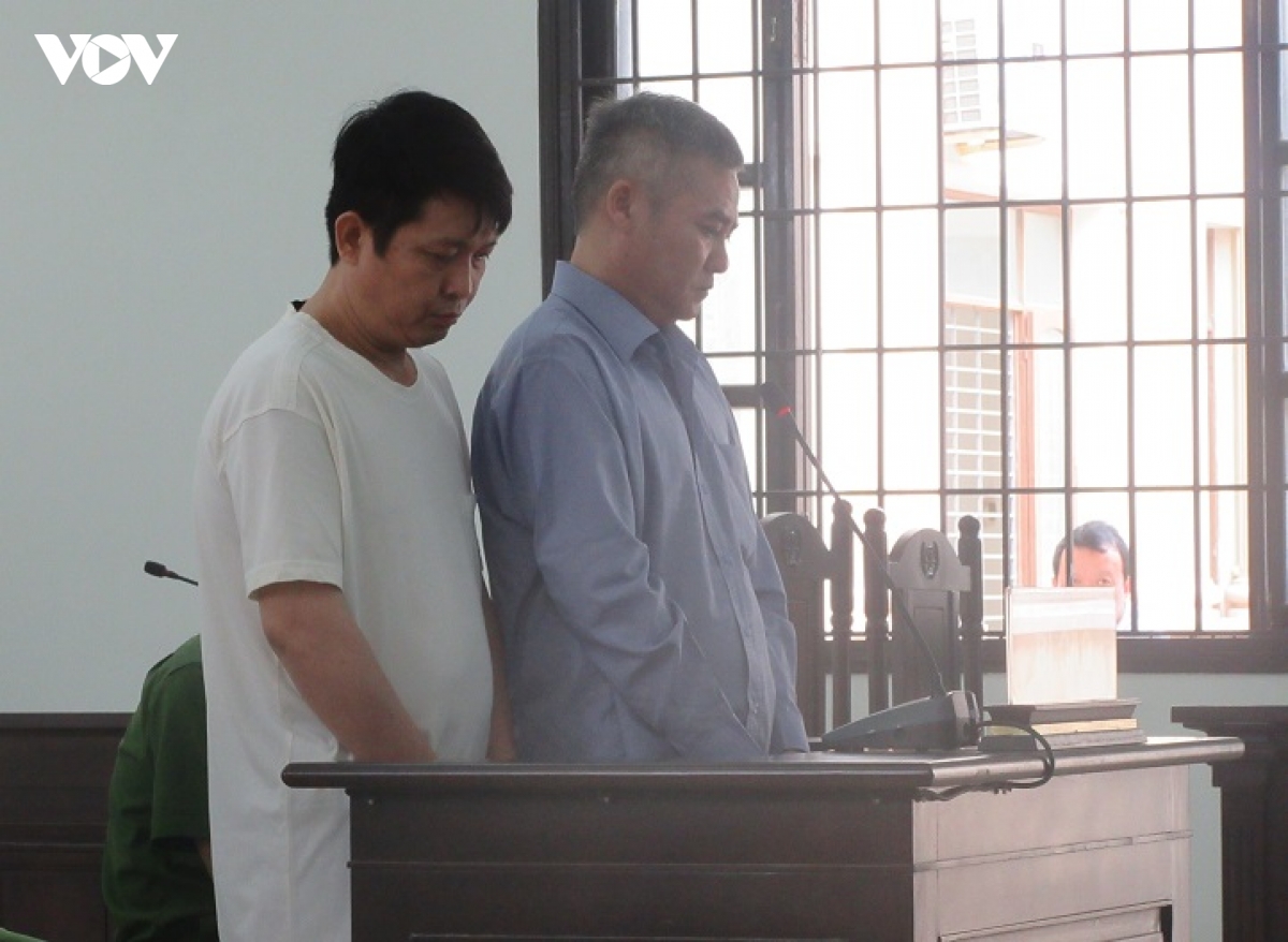 Chém người tại quán nhậu, hai bị cáo bị tuyên phạt 23 năm tù