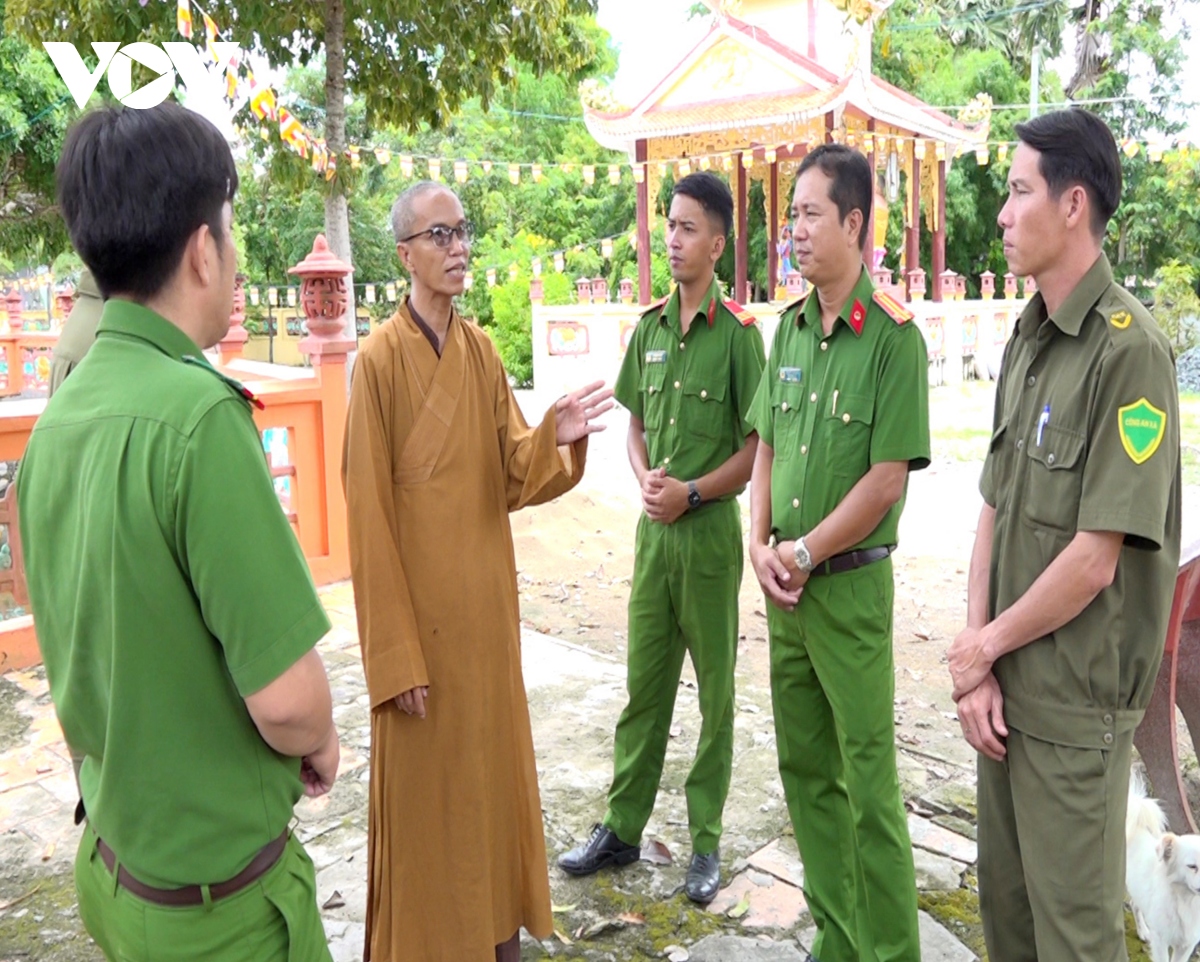 nguoi dan da an ngon, ngu yen hieu qua tu viec dua cong an chinh quy ve xa hinh anh 3