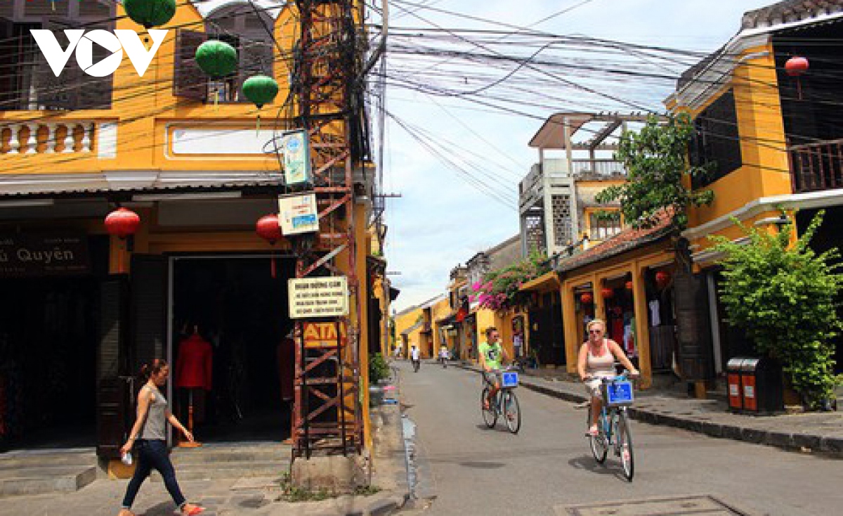 hoi an tai khoi dong pho di bo , pho dem va mo cua cac lang nghe truyen thong hinh anh 1