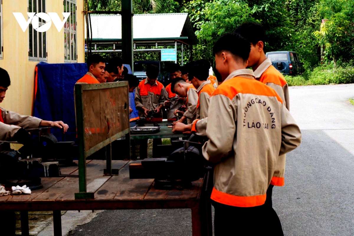 nguy co sinh vien phai bo hoc vi truong thieu tram trong phong hoc va ki tuc xa hinh anh 5