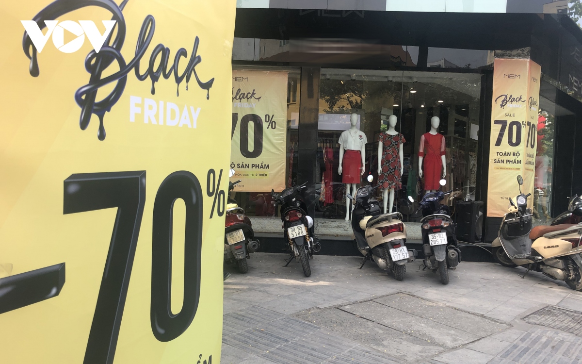 Black Friday 2020: Giảm giá "sập sàn" nhưng nhiều nơi vắng như chùa Bà Đanh