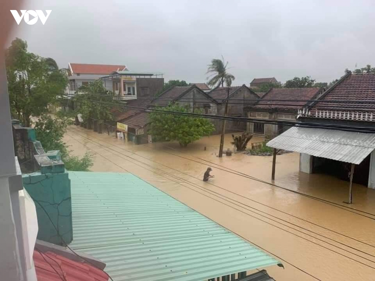 binh Dinh nuoc lu do ve gay ngap cua ngo vao thanh pho quy nhon hinh anh 8