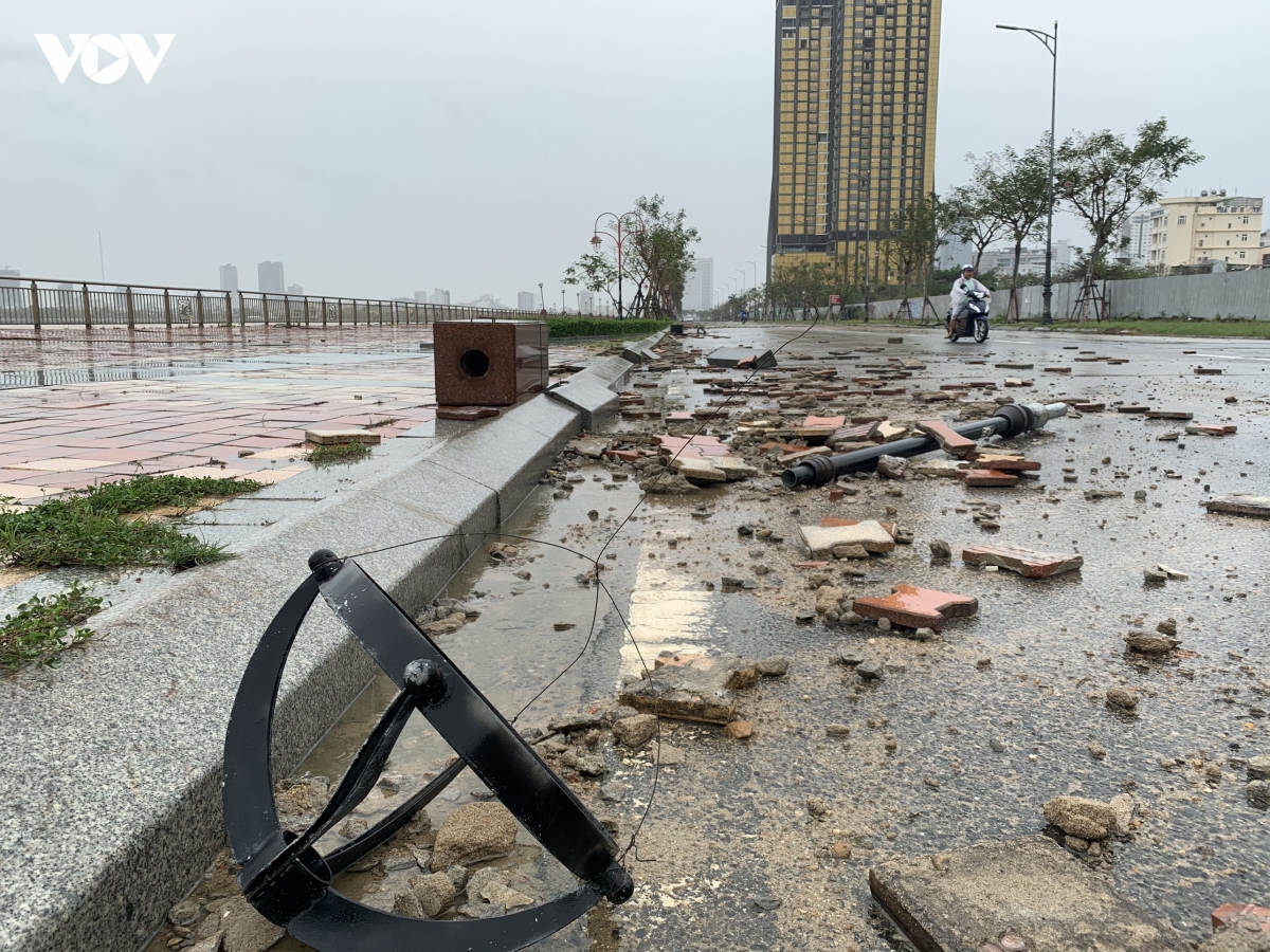 Da nang cay do ngon ngang sau khi bao so 13 vao dat lien hinh anh 12