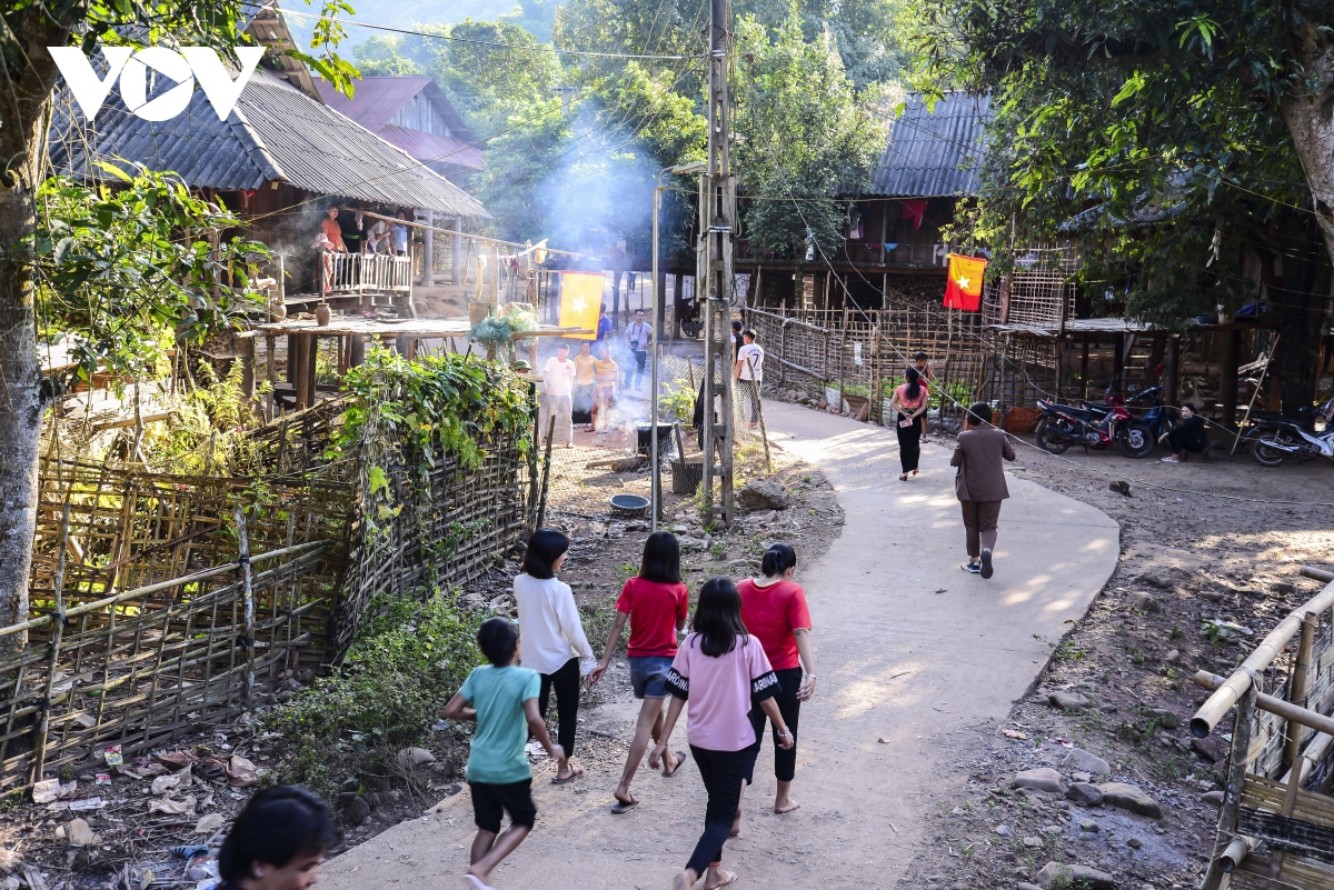 về biên giới lả chà vui tết hoa cùng đồng bào dân tộc cống hình ảnh 1 ve bien gioi la cha vui tet hoa cung dong bao dan toc cong hinh anh 1
