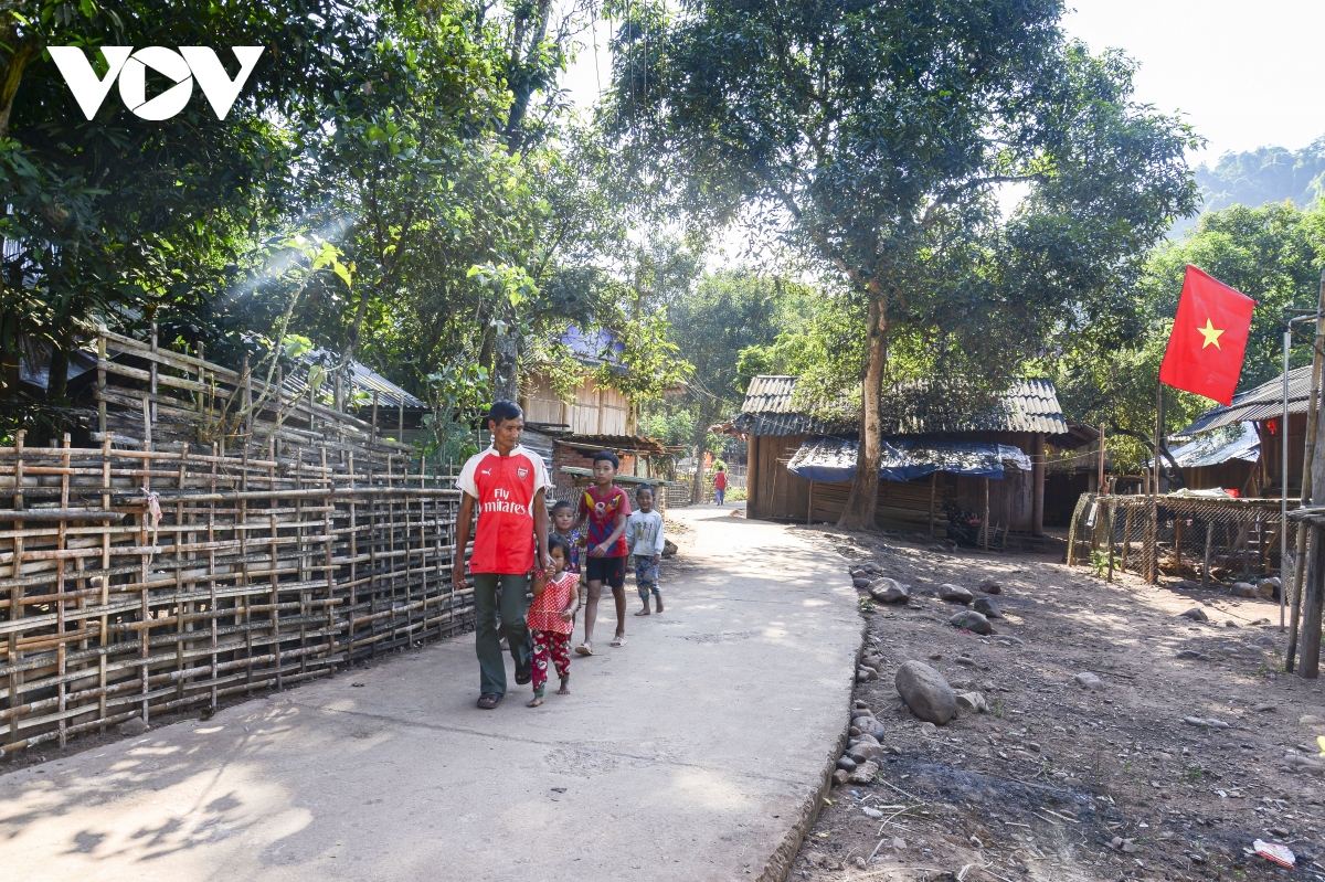 về biên giới lả chà vui tết hoa cùng đồng bào dân tộc cống hình ảnh 2 ve bien gioi la cha vui tet hoa cung dong bao dan toc cong hinh anh 2