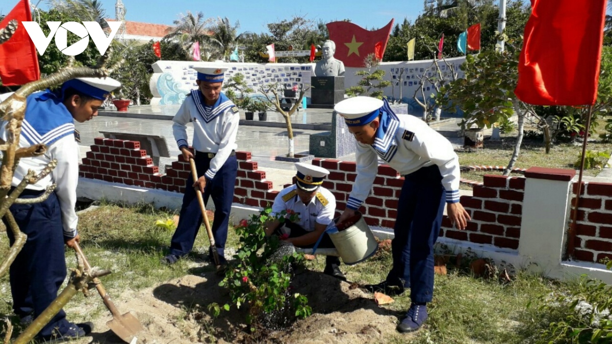 nhung cong trinh sung sung, hien ngang o truong sa mo hoi va ca xuong mau hinh anh 1