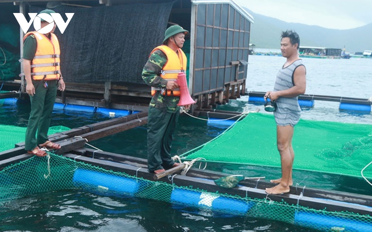 hoc sinh o khanh hoa va phu yen duoc nghi hoc de ung pho voi bao so 12 hinh anh 2