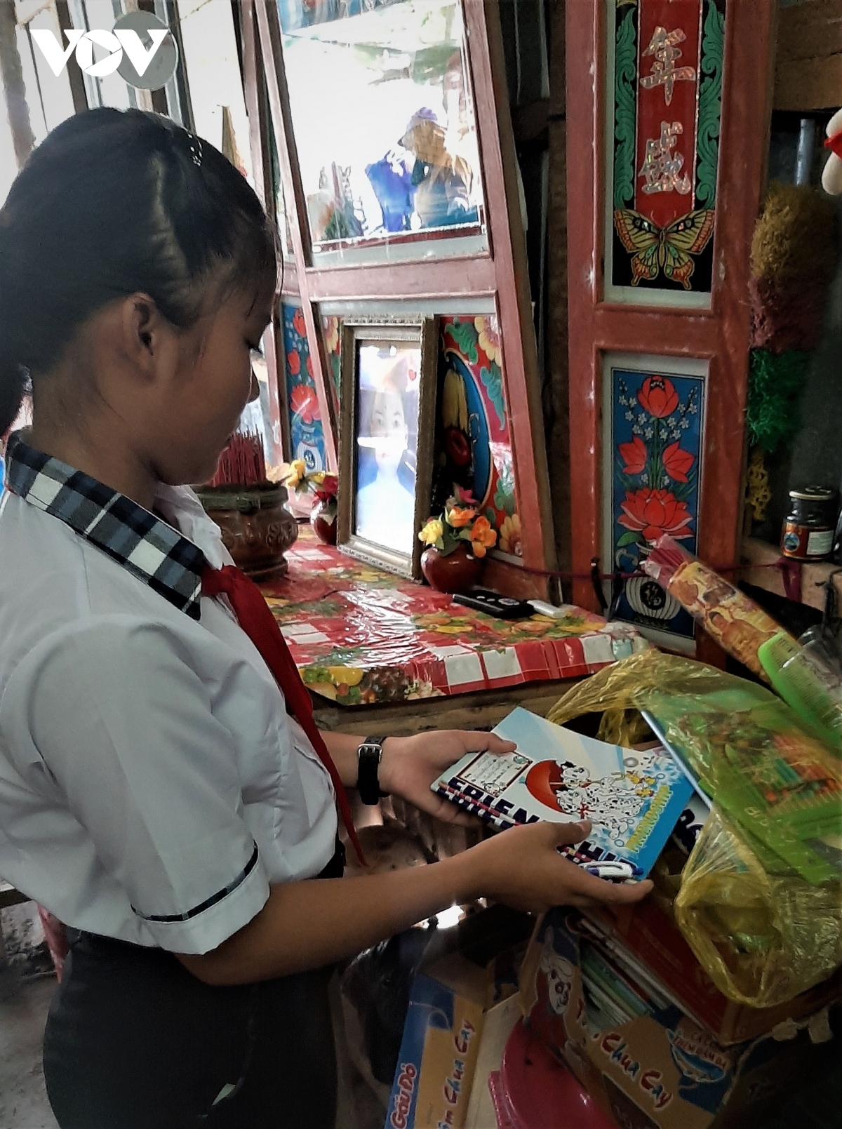 cô học trò học giỏi nhưng gặp nhiều bất hạnh hình ảnh 2 co hoc tro hoc gioi nhung gap nhieu bat hanh hinh anh 2