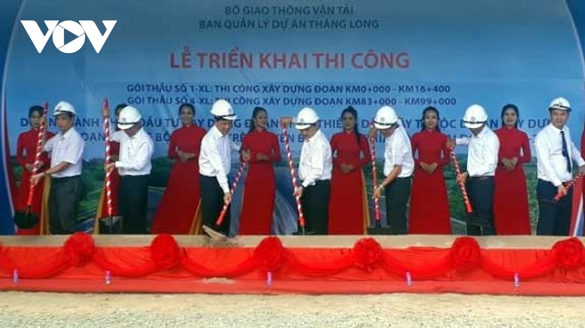 Thi công hai gói thầu Dự án đường cao tốc Phan Thiết - Dầu Giây