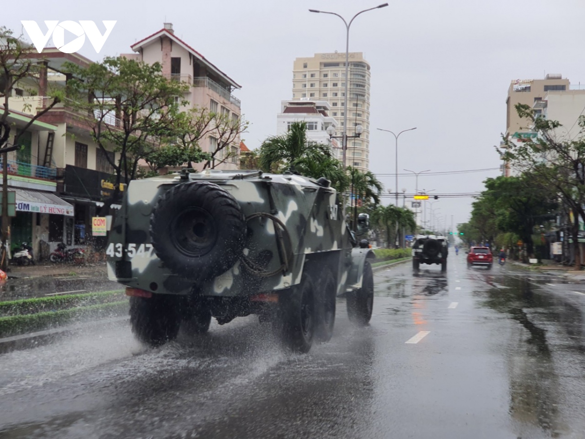 Da nang cay do ngon ngang sau khi bao so 13 vao dat lien hinh anh 3