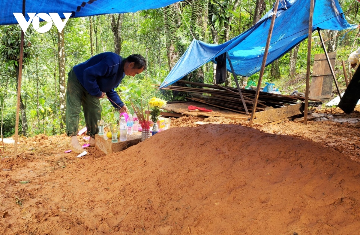 cuu tro nguoi dan vung sat lo nui tra leng hinh anh 2