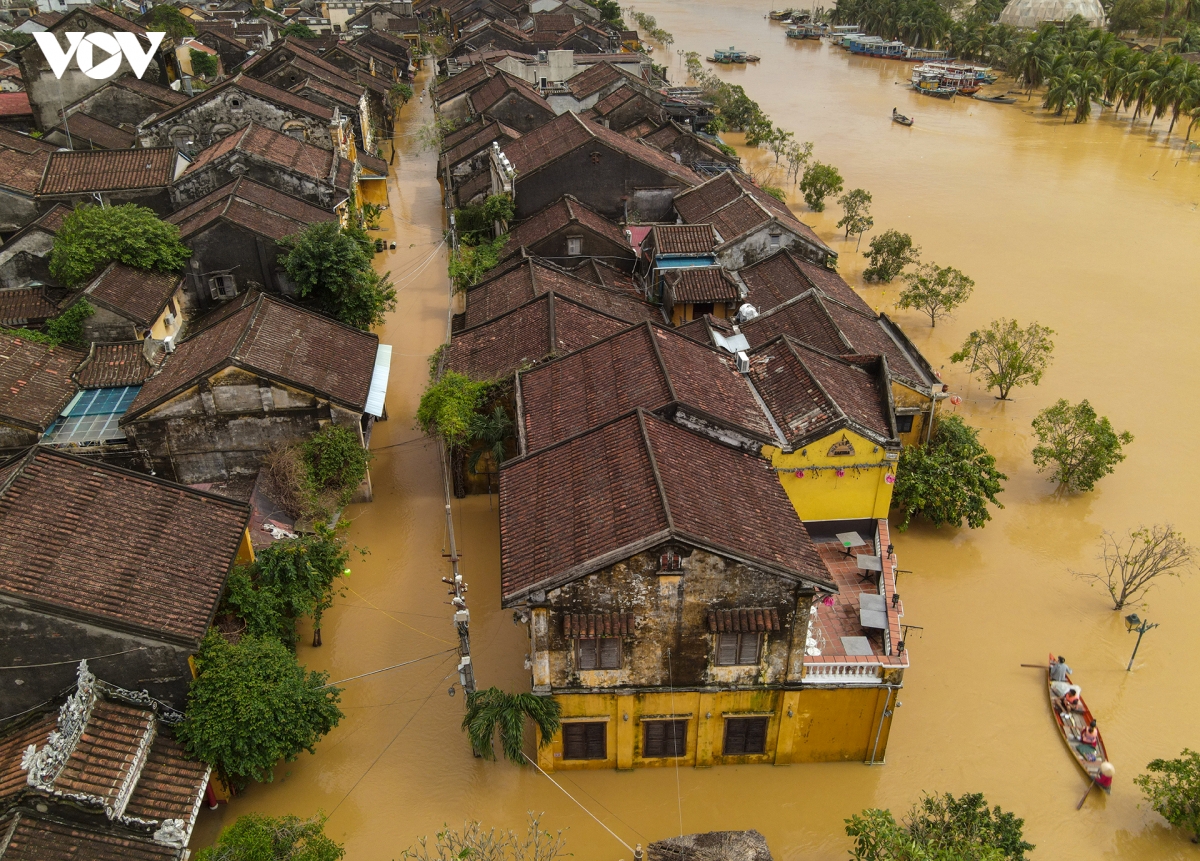 Anh lan thu 7 trong vong hon 1 thang, pho co hoi an ngap trong nuoc lu hinh anh 14