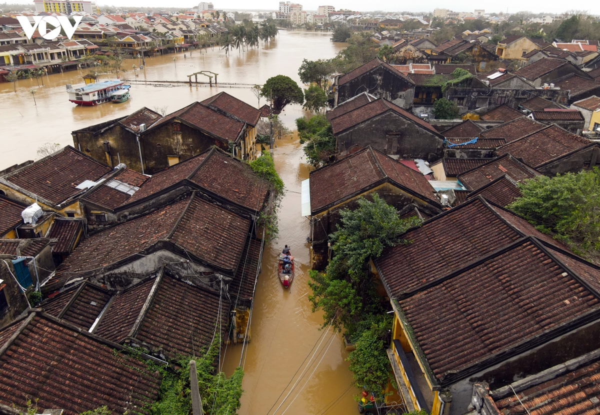 Anh lan thu 7 trong vong hon 1 thang, pho co hoi an ngap trong nuoc lu hinh anh 3