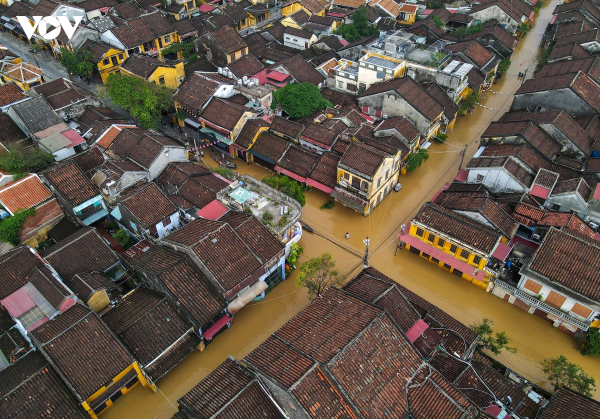 Anh lan thu 7 trong vong hon 1 thang, pho co hoi an ngap trong nuoc lu hinh anh 4