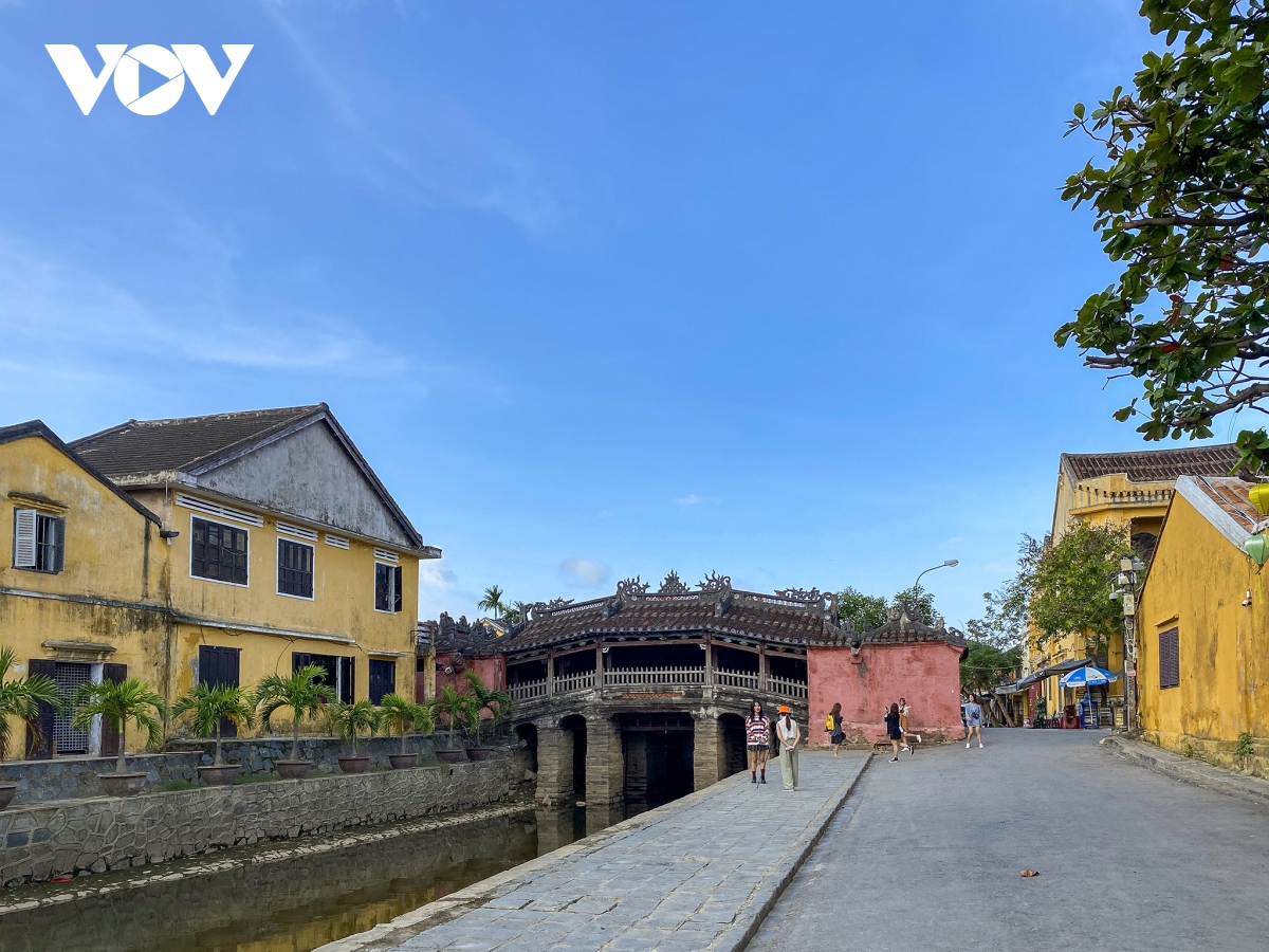 nhu sang mung 1 tet, hoi an yen binh, thanh vang ma cuon hut ky la hinh anh 3