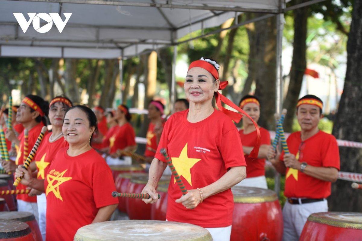 hon 500 van dong vien tranh giai boi chai thuyen rong ha noi 2020 tren ho tay hinh anh 5