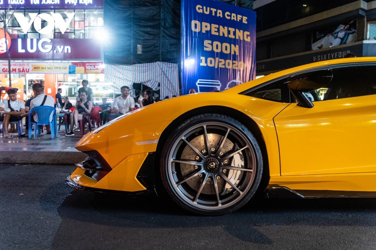 lamborghini aventador svj xuat hien an tuong tren pho sai gon hinh anh 3