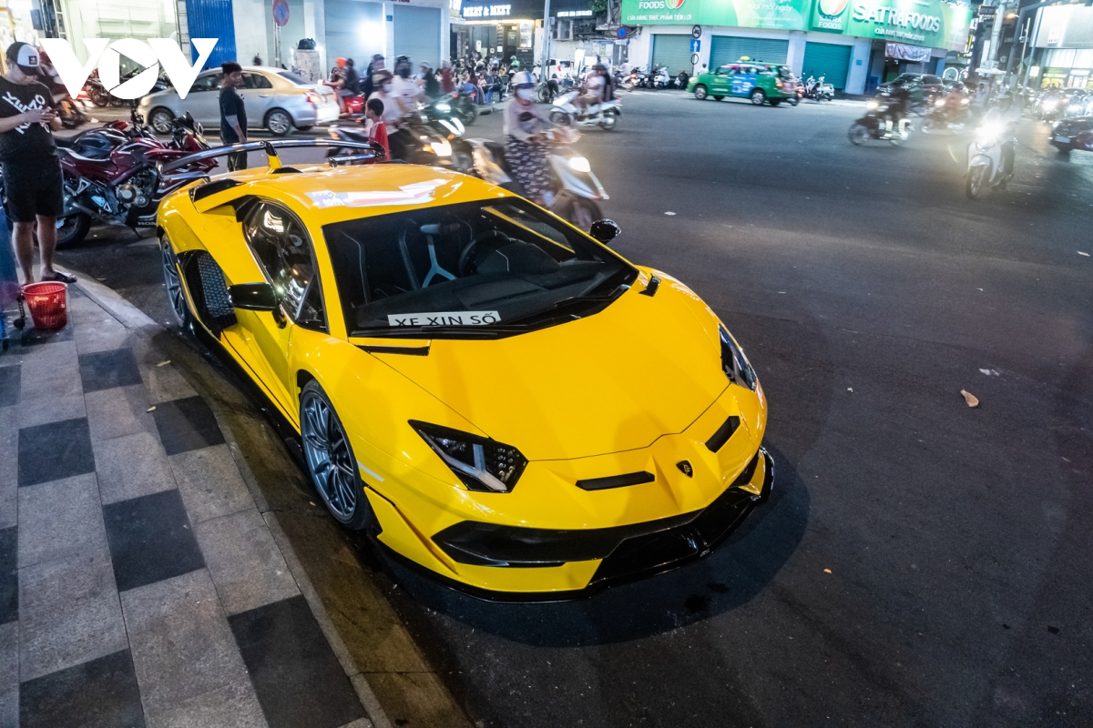 Lamborghini Aventador SVJ xuất hiện ấn tượng trên phố Sài Gòn 