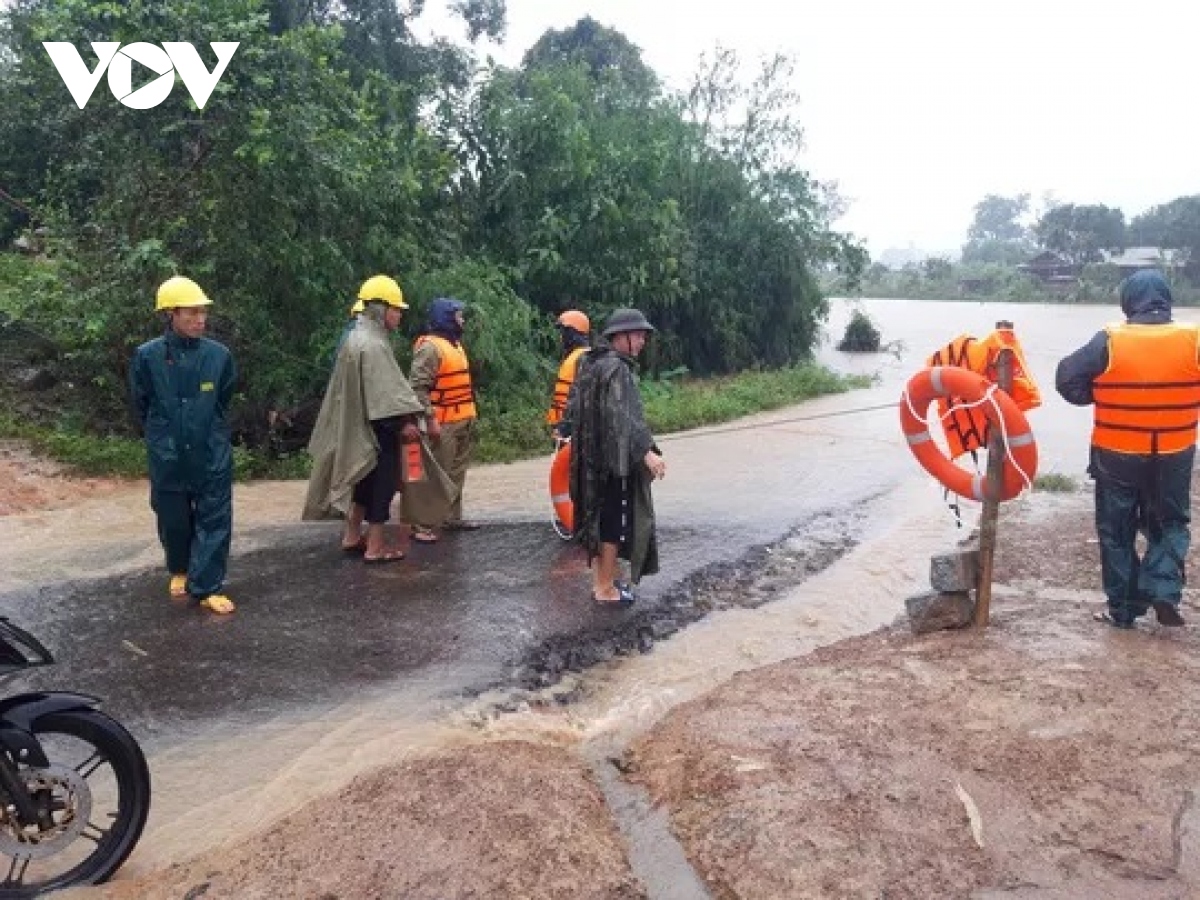 mua keo dai tu toi qua, nhieu vung o Dak lak bi ngap lut hinh anh 1