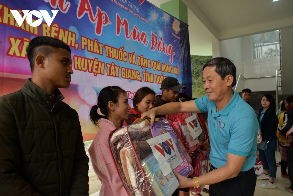 vov mien trung dem yeu thuong den huyen bien gioi tay giang, quang nam hinh anh 1