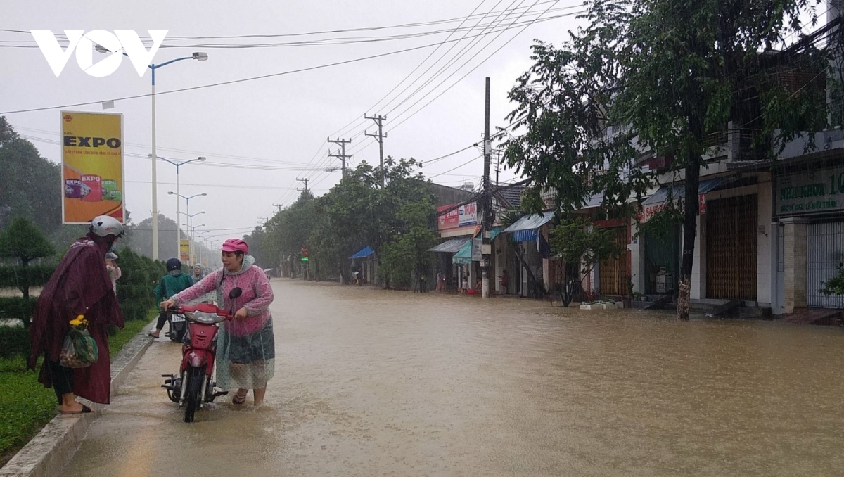 1 nguoi mat tich do lu cuon tai van ninh, thanh pho nha trang ngap cuc bo hinh anh 3