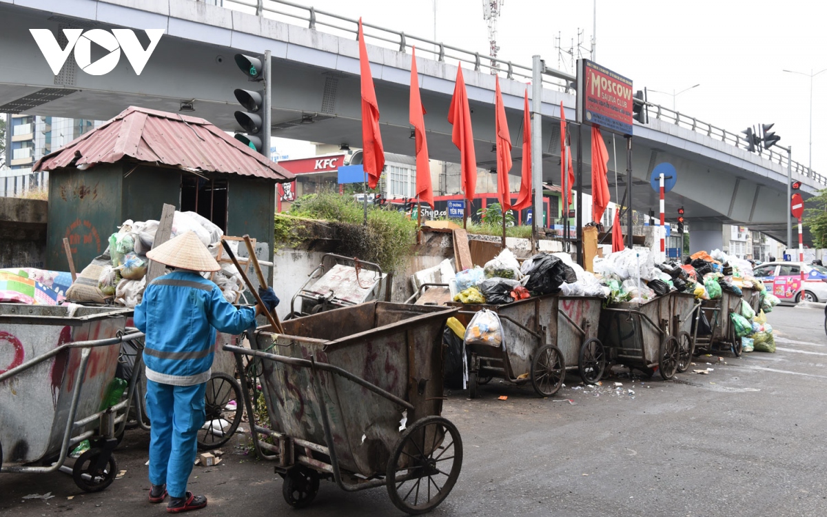 ha noi rac un u do cham luong cong nhan da duoc giai toa hinh anh 1